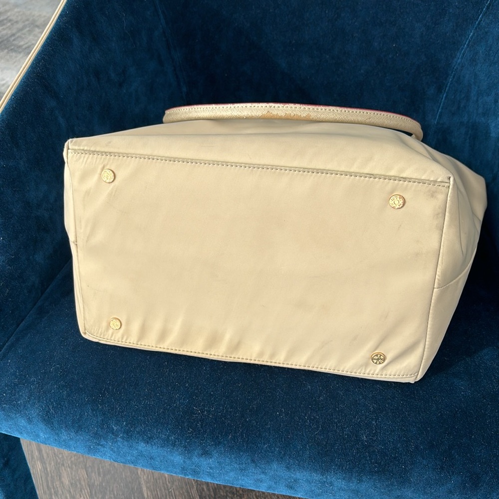 MZ Wallace Chelsea Large Tote in Flax Bedford. - Picture 7 of 8